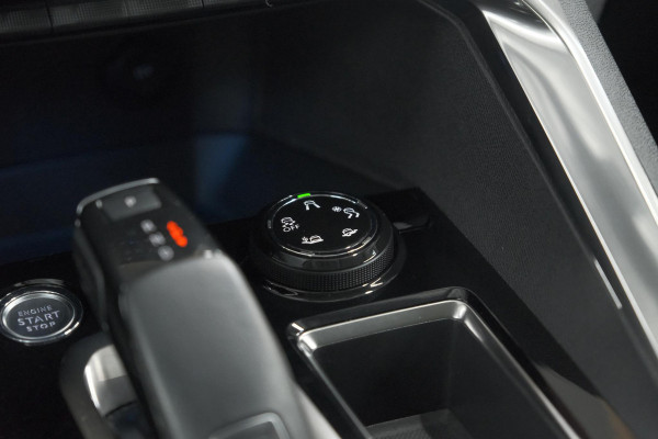 Peugeot 3008 PureTech 130 EAT8 Crossway | Trekhaak | Camera | Dodehoekdetectie | Stoelverwarming | Apple Carplay