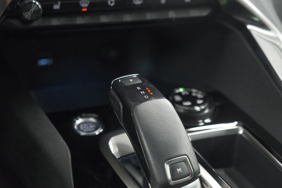 Peugeot 3008 PureTech 130 EAT8 Crossway | Trekhaak | Camera | Dodehoekdetectie | Stoelverwarming | Apple Carplay