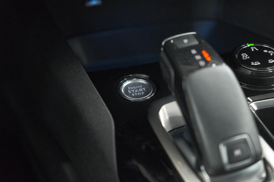 Peugeot 3008 PureTech 130 EAT8 Crossway | Trekhaak | Camera | Dodehoekdetectie | Stoelverwarming | Apple Carplay