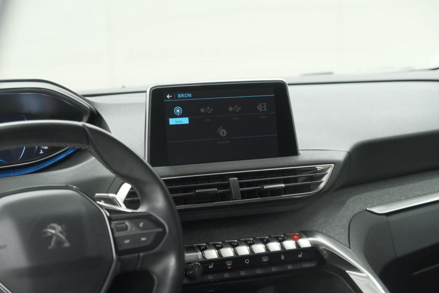 Peugeot 3008 PureTech 130 EAT8 Crossway | Trekhaak | Camera | Dodehoekdetectie | Stoelverwarming | Apple Carplay