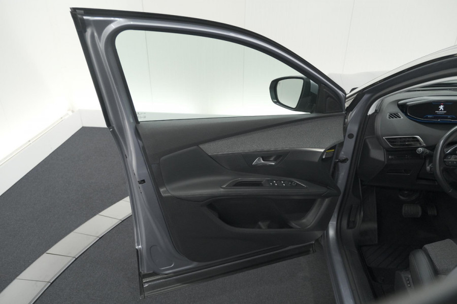 Peugeot 3008 PureTech 130 EAT8 Crossway | Trekhaak | Camera | Dodehoekdetectie | Stoelverwarming | Apple Carplay