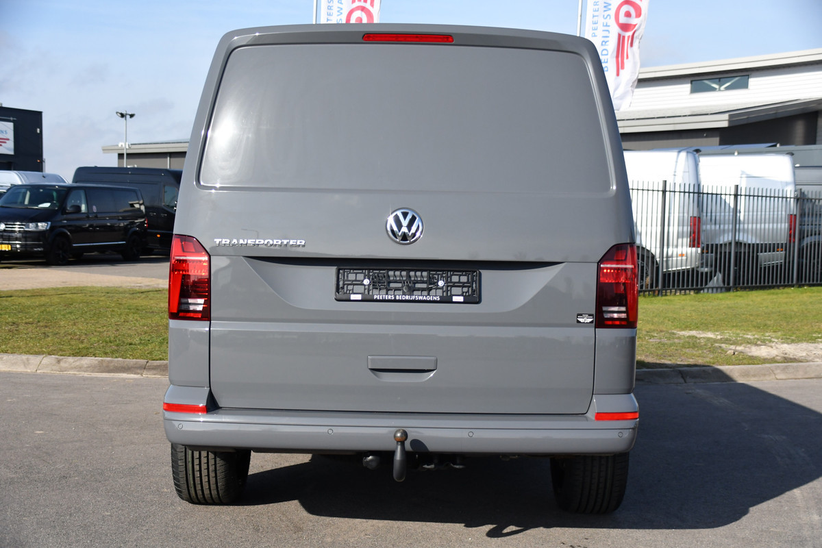 Volkswagen Transporter 2.0 TDI L2H1 32 DC Bulli Virtual, Adaptieve Cruise, Carplay, LED, Stoelverwarming, 204pk, Trekhaak, Automaat, NAVI, Voorruit verwarming, Uniek!