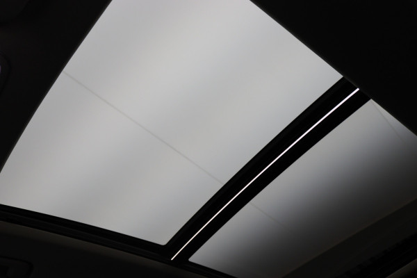 Lynk & Co 01 1.5 360° Camera, Panoramadak, ACC, Apple Carplay, Verwarmd Stuurwiel, 20''