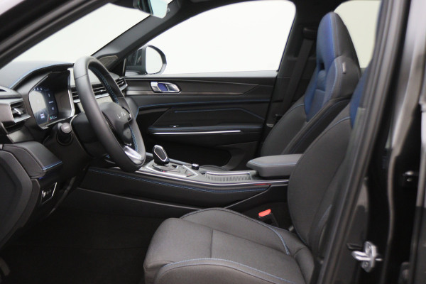 Lynk & Co 01 1.5 360° Camera, Panoramadak, ACC, Apple Carplay, Verwarmd Stuurwiel, 20''