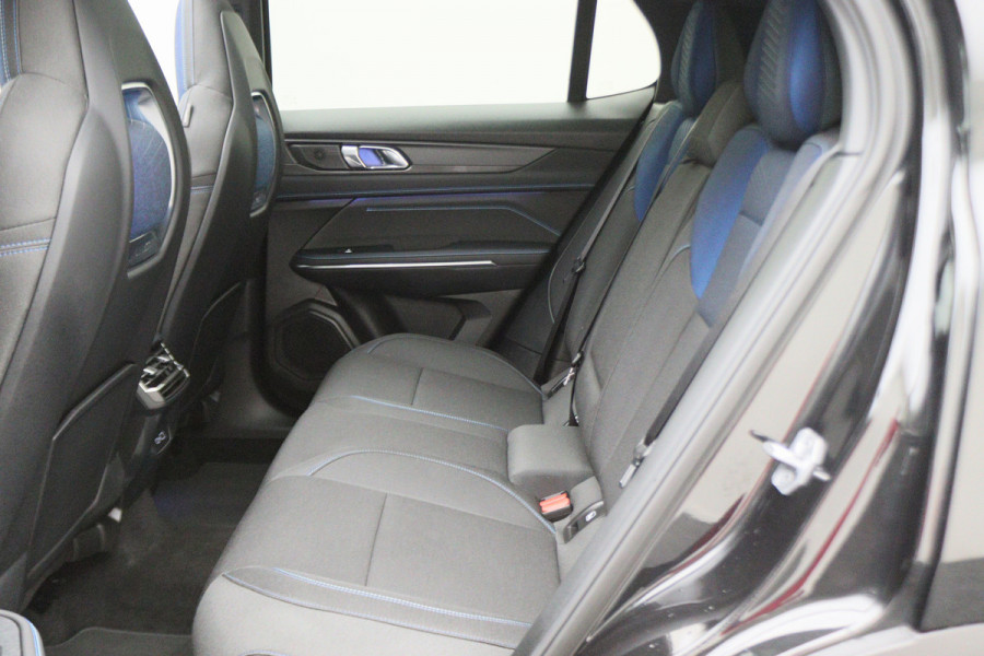 Lynk & Co 01 1.5 360° Camera, Panoramadak, ACC, Apple Carplay, Verwarmd Stuurwiel, 20''