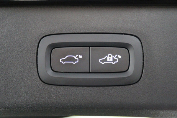 Lynk & Co 01 1.5 360° Camera, Panoramadak, ACC, Apple Carplay, Verwarmd Stuurwiel, 20''