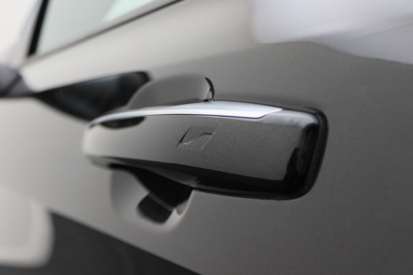 Lynk & Co 01 1.5 360° Camera, Panoramadak, ACC, Apple Carplay, Verwarmd Stuurwiel, 20''