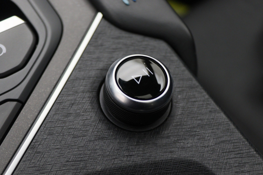 Lynk & Co 01 1.5 360° Camera, Panoramadak, ACC, Apple Carplay, Verwarmd Stuurwiel, 20''