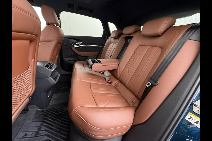 Audi e-tron 55 408pk BOMVOL Pano-Dak Elektr.Sp.Stoel+Leer+Mem. Quattro 95kWh Trekhaak Adap.Cruise Matrix Led 360°Camera Apple Carplay Androi SOH 96% Elek.Achterklep  AWD 4WD 1.800KG Trekgewicht 1e Eigenaar Origineel Nederlandse Auto Zeer complete Audi 55 E-tron