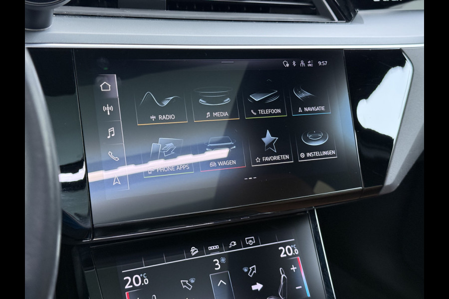 Audi e-tron 55 408pk BOMVOL Pano-Dak Elektr.Sp.Stoel+Leer+Mem. Quattro 95kWh Trekhaak Adap.Cruise Matrix Led 360°Camera Apple Carplay Androi SOH 96% Elek.Achterklep  AWD 4WD 1.800KG Trekgewicht 1e Eigenaar Origineel Nederlandse Auto Zeer complete Audi 55 E-tron