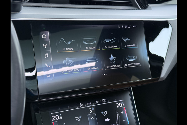 Audi e-tron 55 408pk BOMVOL Pano-Dak Elektr.Sp.Stoel+Leer+Mem. Quattro 95kWh Trekhaak Adap.Cruise Matrix Led 360°Camera Apple Carplay Androi SOH 96% Elek.Achterklep  AWD 4WD 1.800KG Trekgewicht 1e Eigenaar Origineel Nederlandse Auto Zeer complete Audi 55 E-tron