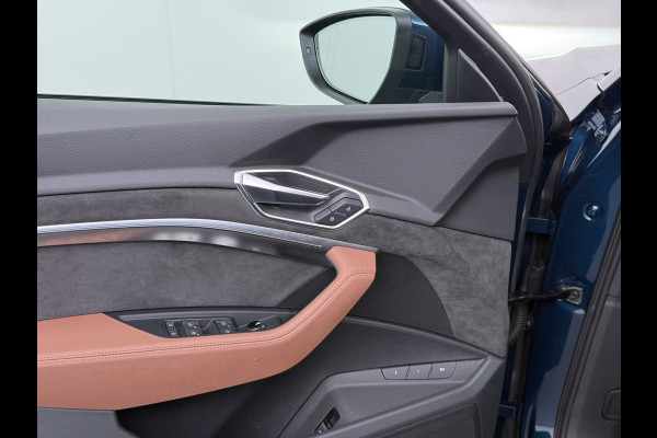 Audi e-tron 55 408pk BOMVOL Pano-Dak Elektr.Sp.Stoel+Leer+Mem. Quattro 95kWh Trekhaak Adap.Cruise Matrix Led 360°Camera Apple Carplay Androi SOH 96% Elek.Achterklep  AWD 4WD 1.800KG Trekgewicht 1e Eigenaar Origineel Nederlandse Auto Zeer complete Audi 55 E-tron