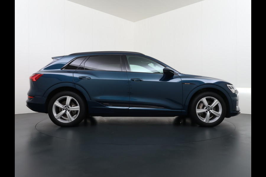Audi e-tron 55 408pk BOMVOL Pano-Dak Elektr.Sp.Stoel+Leer+Mem. Quattro 95kWh Trekhaak Adap.Cruise Matrix Led 360°Camera Apple Carplay Androi SOH 96% Elek.Achterklep  AWD 4WD 1.800KG Trekgewicht 1e Eigenaar Origineel Nederlandse Auto Zeer complete Audi 55 E-tron