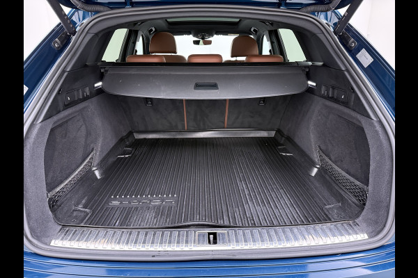 Audi e-tron 55 408pk BOMVOL Pano-Dak Elektr.Sp.Stoel+Leer+Mem. Quattro 95kWh Trekhaak Adap.Cruise Matrix Led 360°Camera Apple Carplay Androi SOH 96% Elek.Achterklep  AWD 4WD 1.800KG Trekgewicht 1e Eigenaar Origineel Nederlandse Auto Zeer complete Audi 55 E-tron