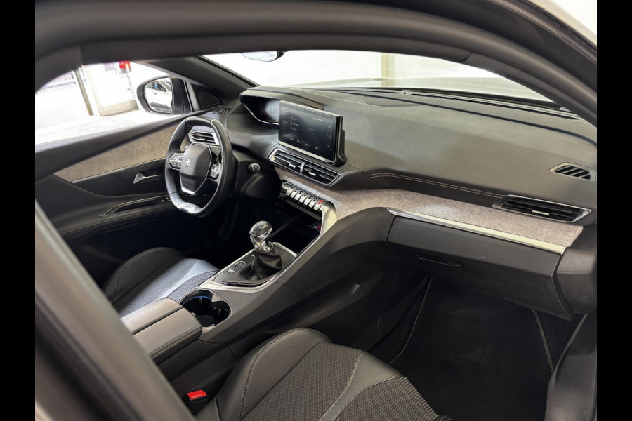 Peugeot 3008 1.2 PureTech GT Panoramadak | Navigatie | Draadloos opladen | Achteruitrijcamera
