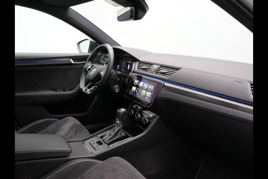 Škoda Superb Combi 1.4 TSI iV Sportline Business Plug In Hybrid 218pk PHEV | Panodak | Adaptive Cruise | Camera | Canton Audio | Alcantara Sportstoelen Memory & Verwarmd | Sfeerverlichting | Apple Carplay | Crystal LED | Stuur Verwarmd | Navigatie | DAB |