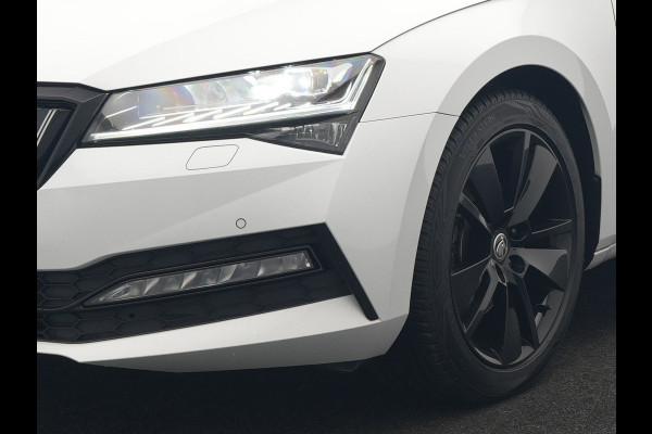 Škoda Superb Combi 1.4 TSI iV Sportline Business Plug In Hybrid 218pk PHEV | Panodak | Adaptive Cruise | Camera | Canton Audio | Alcantara Sportstoelen Memory & Verwarmd | Sfeerverlichting | Apple Carplay | Crystal LED | Stuur Verwarmd | Navigatie | DAB |