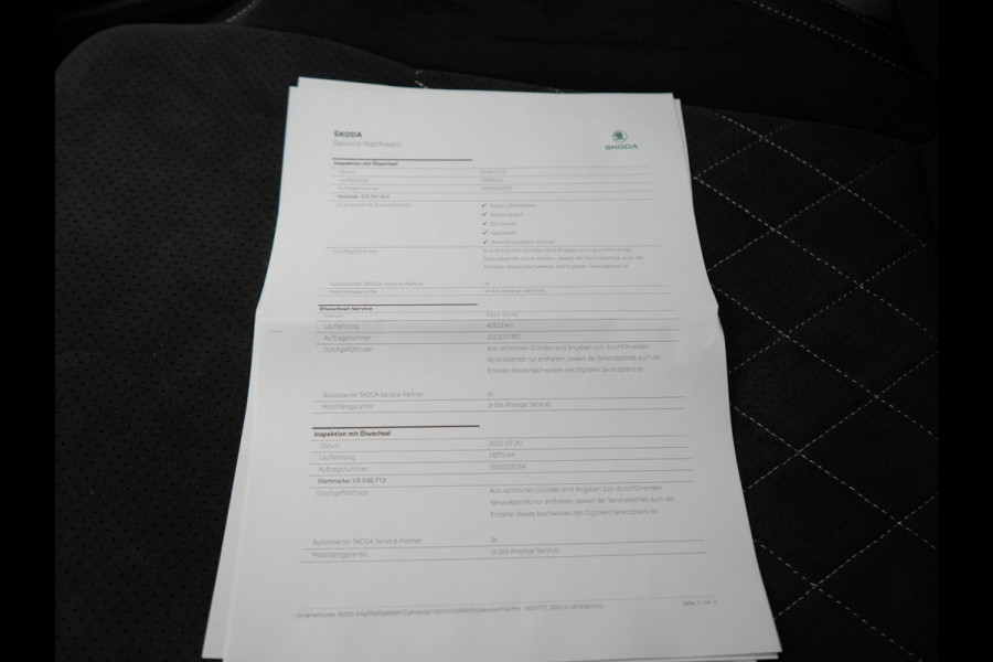 Škoda Superb Combi 1.4 TSI iV Sportline Business Plug In Hybrid 218pk PHEV | Panodak | Adaptive Cruise | Camera | Canton Audio | Alcantara Sportstoelen Memory & Verwarmd | Sfeerverlichting | Apple Carplay | Crystal LED | Stuur Verwarmd | Navigatie | DAB |