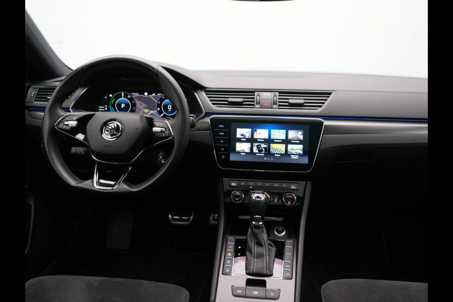 Škoda Superb Combi 1.4 TSI iV Sportline Business Plug In Hybrid 218pk PHEV | Panodak | Adaptive Cruise | Camera | Canton Audio | Alcantara Sportstoelen Memory & Verwarmd | Sfeerverlichting | Apple Carplay | Crystal LED | Stuur Verwarmd | Navigatie | DAB |