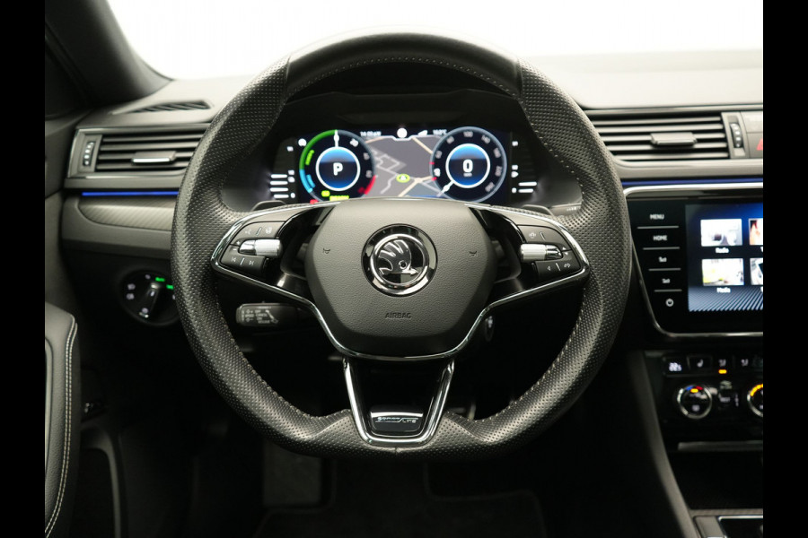 Škoda Superb Combi 1.4 TSI iV Sportline Business Plug In Hybrid 218pk PHEV | Panodak | Adaptive Cruise | Camera | Canton Audio | Alcantara Sportstoelen Memory & Verwarmd | Sfeerverlichting | Apple Carplay | Crystal LED | Stuur Verwarmd | Navigatie | DAB |