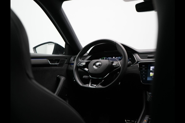 Škoda Superb Combi 1.4 TSI iV Sportline Business Plug In Hybrid 218pk PHEV | Panodak | Adaptive Cruise | Camera | Canton Audio | Alcantara Sportstoelen Memory & Verwarmd | Sfeerverlichting | Apple Carplay | Crystal LED | Stuur Verwarmd | Navigatie | DAB |