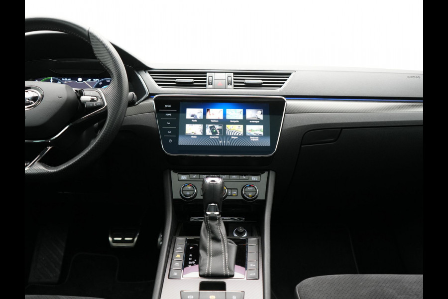 Škoda Superb Combi 1.4 TSI iV Sportline Business Plug In Hybrid 218pk PHEV | Panodak | Adaptive Cruise | Camera | Canton Audio | Alcantara Sportstoelen Memory & Verwarmd | Sfeerverlichting | Apple Carplay | Crystal LED | Stuur Verwarmd | Navigatie | DAB |
