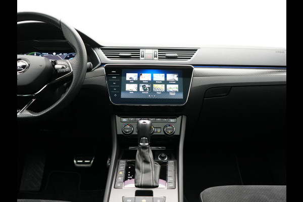 Škoda Superb Combi 1.4 TSI iV Sportline Business Plug In Hybrid 218pk PHEV | Panodak | Adaptive Cruise | Camera | Canton Audio | Alcantara Sportstoelen Memory & Verwarmd | Sfeerverlichting | Apple Carplay | Crystal LED | Stuur Verwarmd | Navigatie | DAB |