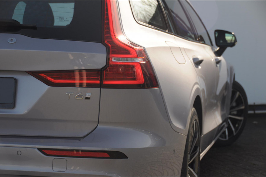 Volvo V60 T6 350PK Automaat AWD Plus Dark / Adaptive cruise control / Elektrische stoelen / Harman Kardon audio / Trekhaak / Pilot assist / BLIS / Stoel en stuur verwarming / Elektrische achterklep / Parkeersensoren met 360 camera / Google infotainment