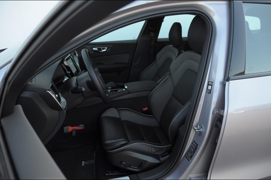 Volvo V60 T6 350PK Automaat AWD Plus Dark / Adaptive cruise control / Elektrische stoelen / Harman Kardon audio / Trekhaak / Pilot assist / BLIS / Stoel en stuur verwarming / Elektrische achterklep / Parkeersensoren met 360 camera / Google infotainment