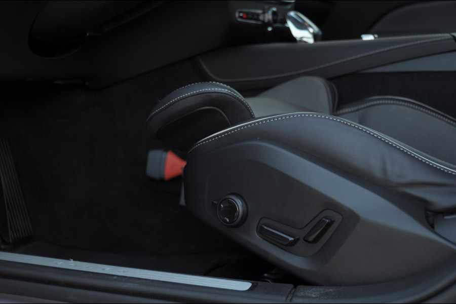 Volvo V60 T6 350PK Automaat AWD Plus Dark / Adaptive cruise control / Elektrische stoelen / Harman Kardon audio / Trekhaak / Pilot assist / BLIS / Stoel en stuur verwarming / Elektrische achterklep / Parkeersensoren met 360 camera / Google infotainment