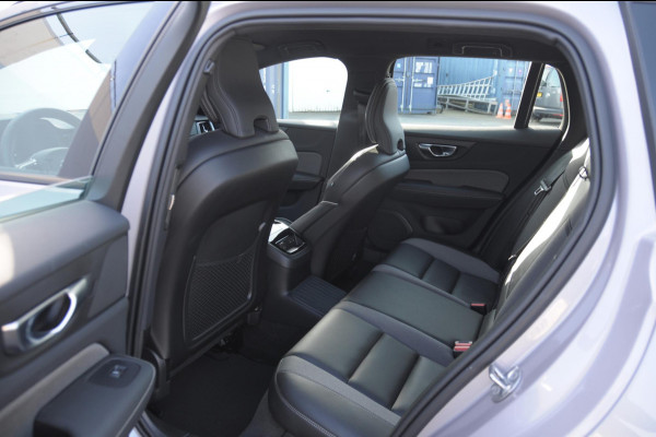 Volvo V60 T6 350PK Automaat AWD Plus Dark / Adaptive cruise control / Elektrische stoelen / Harman Kardon audio / Trekhaak / Pilot assist / BLIS / Stoel en stuur verwarming / Elektrische achterklep / Parkeersensoren met 360 camera / Google infotainment