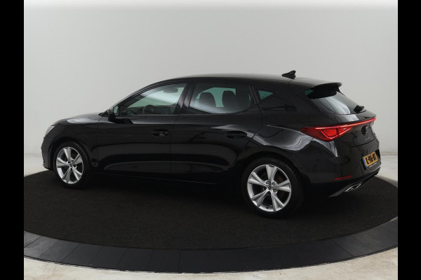Seat Leon 1.0 TSI FR Launch Edition | Trekhaak | Stoelverwarming | Camera | Keyless | Adaptive cruise | Carplay | Dodehoek detectie | Navigatie | Park Assist | Climate control | Sfeerverlichting