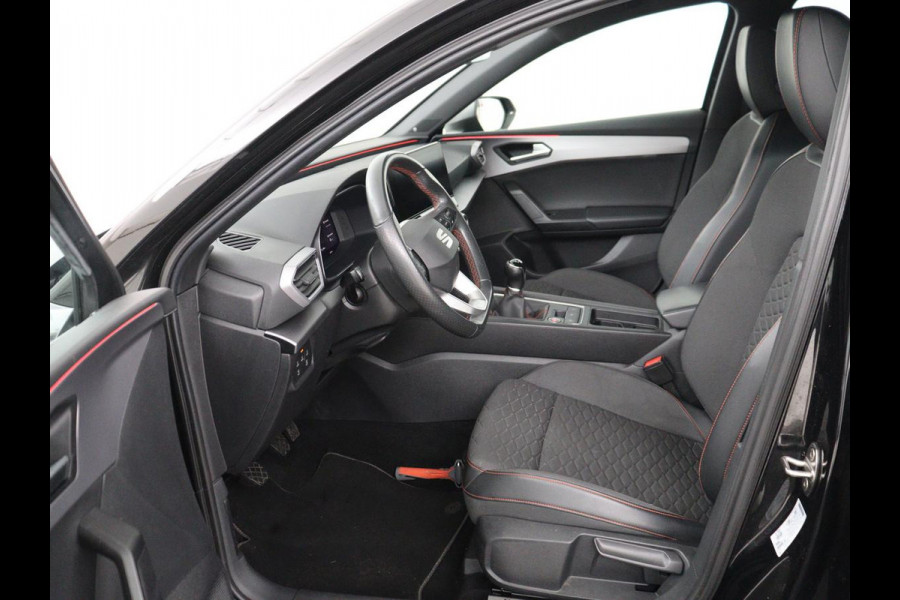 Seat Leon 1.0 TSI FR Launch Edition | Trekhaak | Stoelverwarming | Camera | Keyless | Adaptive cruise | Carplay | Dodehoek detectie | Navigatie | Park Assist | Climate control | Sfeerverlichting