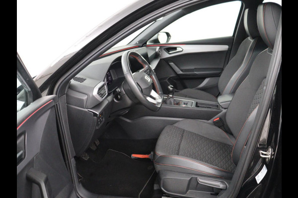Seat Leon 1.0 TSI FR Launch Edition | Trekhaak | Stoelverwarming | Camera | Keyless | Adaptive cruise | Carplay | Dodehoek detectie | Navigatie | Park Assist | Climate control | Sfeerverlichting