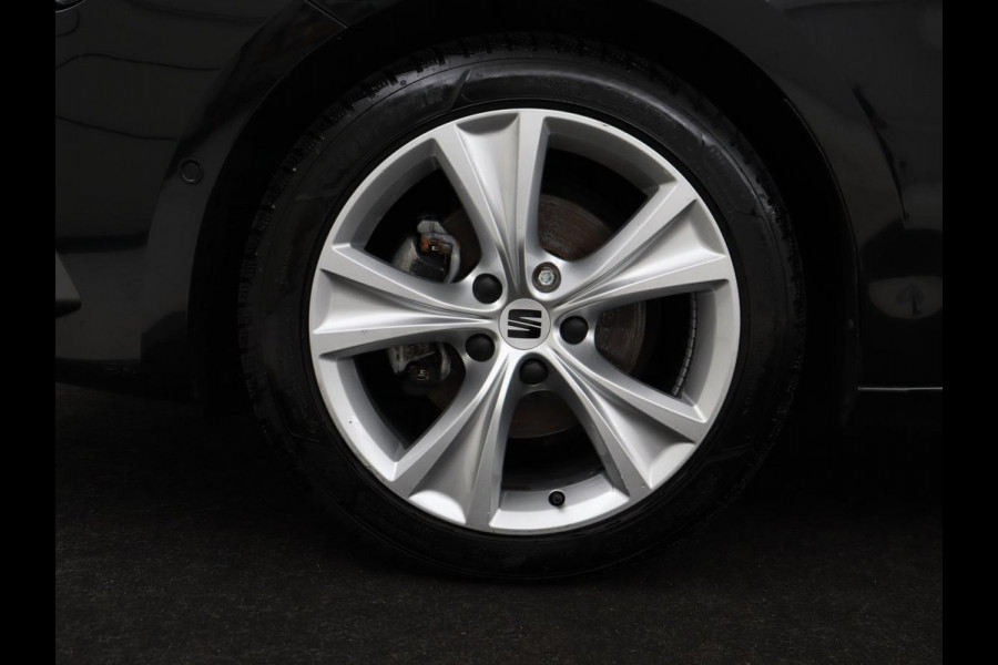 Seat Leon 1.0 TSI FR Launch Edition | Trekhaak | Stoelverwarming | Camera | Keyless | Adaptive cruise | Carplay | Dodehoek detectie | Navigatie | Park Assist | Climate control | Sfeerverlichting