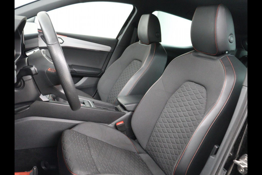 Seat Leon 1.0 TSI FR Launch Edition | Trekhaak | Stoelverwarming | Camera | Keyless | Adaptive cruise | Carplay | Dodehoek detectie | Navigatie | Park Assist | Climate control | Sfeerverlichting