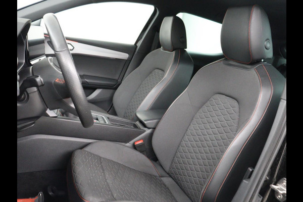 Seat Leon 1.0 TSI FR Launch Edition | Trekhaak | Stoelverwarming | Camera | Keyless | Adaptive cruise | Carplay | Dodehoek detectie | Navigatie | Park Assist | Climate control | Sfeerverlichting