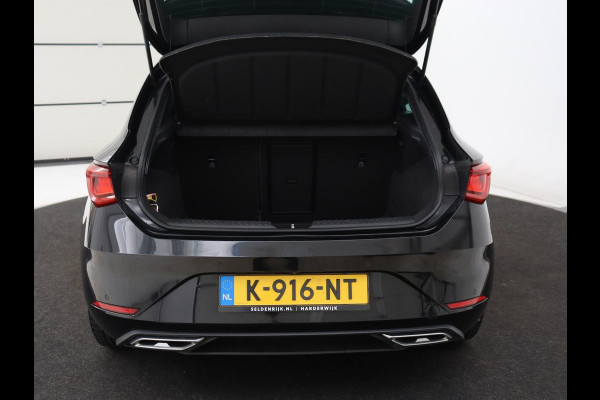 Seat Leon 1.0 TSI FR Launch Edition | Trekhaak | Stoelverwarming | Camera | Keyless | Adaptive cruise | Carplay | Dodehoek detectie | Navigatie | Park Assist | Climate control | Sfeerverlichting