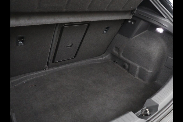 Seat Leon 1.0 TSI FR Launch Edition | Trekhaak | Stoelverwarming | Camera | Keyless | Adaptive cruise | Carplay | Dodehoek detectie | Navigatie | Park Assist | Climate control | Sfeerverlichting