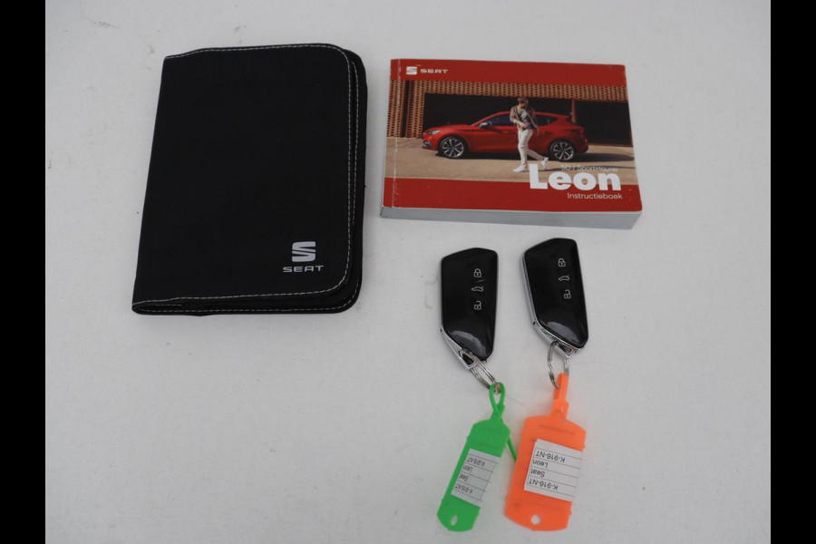 Seat Leon 1.0 TSI FR Launch Edition | Trekhaak | Stoelverwarming | Camera | Keyless | Adaptive cruise | Carplay | Dodehoek detectie | Navigatie | Park Assist | Climate control | Sfeerverlichting