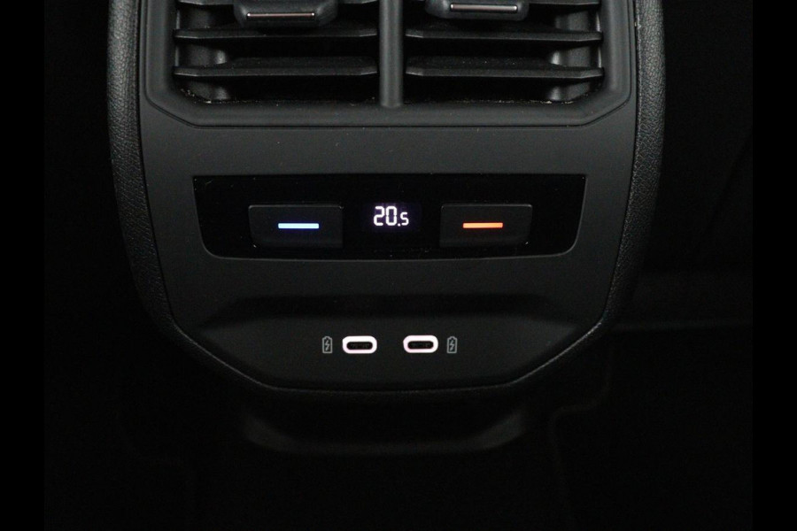 Seat Leon 1.0 TSI FR Launch Edition | Trekhaak | Stoelverwarming | Camera | Keyless | Adaptive cruise | Carplay | Dodehoek detectie | Navigatie | Park Assist | Climate control | Sfeerverlichting