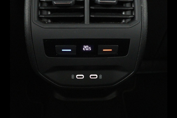 Seat Leon 1.0 TSI FR Launch Edition | Trekhaak | Stoelverwarming | Camera | Keyless | Adaptive cruise | Carplay | Dodehoek detectie | Navigatie | Park Assist | Climate control | Sfeerverlichting