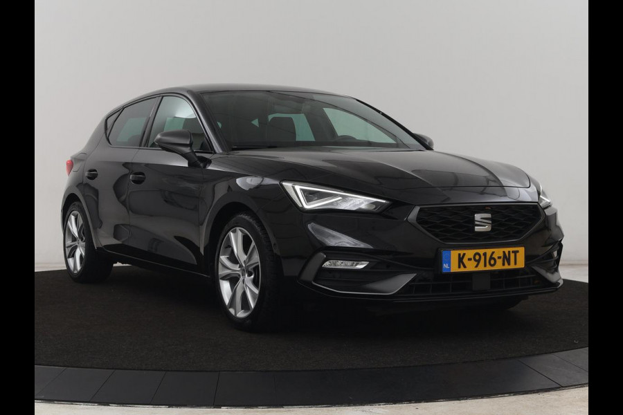 Seat Leon 1.0 TSI FR Launch Edition | Trekhaak | Stoelverwarming | Camera | Keyless | Adaptive cruise | Carplay | Dodehoek detectie | Navigatie | Park Assist | Climate control | Sfeerverlichting