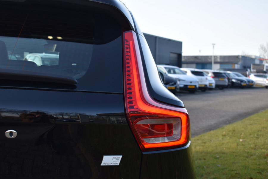 Volvo XC40 Recharge 408Pk AWD R-Design | Carplay | 20'' LMV | Trekhaak | ACC | Elektr. Achterklep | Blis | Keyless