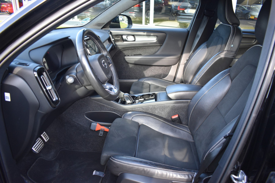 Volvo XC40 Recharge 408Pk AWD R-Design | Carplay | 20'' LMV | Trekhaak | ACC | Elektr. Achterklep | Blis | Keyless