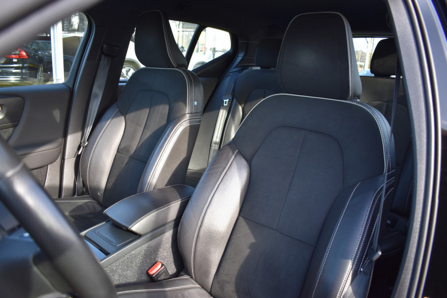 Volvo XC40 Recharge 408Pk AWD R-Design | Carplay | 20'' LMV | Trekhaak | ACC | Elektr. Achterklep | Blis | Keyless