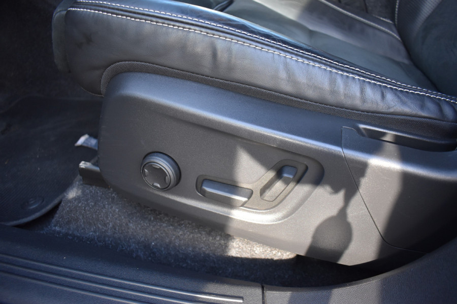 Volvo XC40 Recharge 408Pk AWD R-Design | Carplay | 20'' LMV | Trekhaak | ACC | Elektr. Achterklep | Blis | Keyless