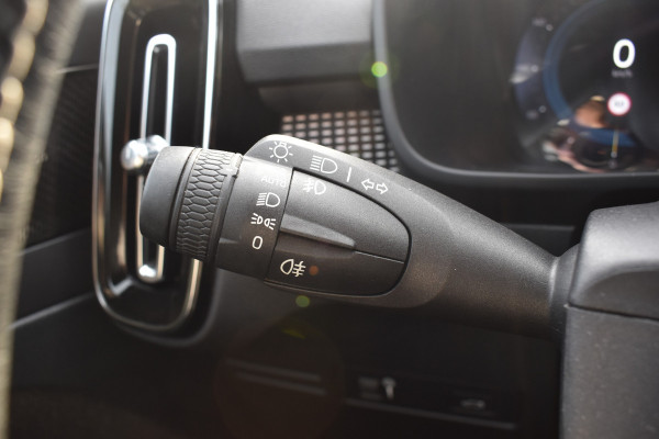 Volvo XC40 Recharge 408Pk AWD R-Design | Carplay | 20'' LMV | Trekhaak | ACC | Elektr. Achterklep | Blis | Keyless