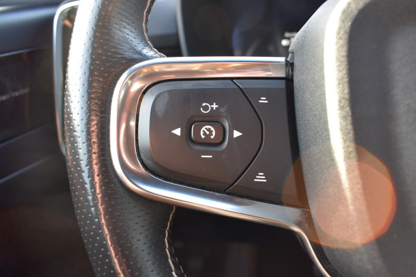 Volvo XC40 Recharge 408Pk AWD R-Design | Carplay | 20'' LMV | Trekhaak | ACC | Elektr. Achterklep | Blis | Keyless