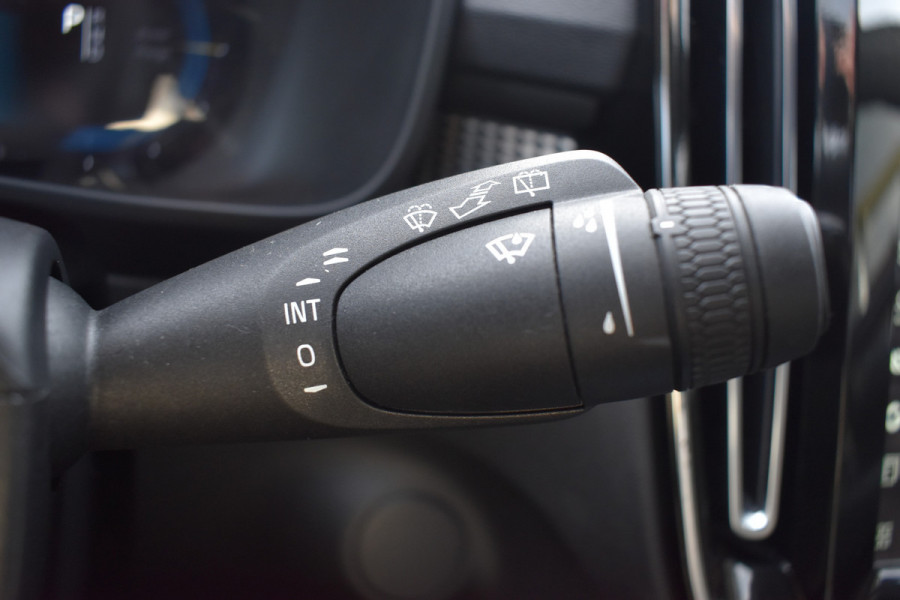 Volvo XC40 Recharge 408Pk AWD R-Design | Carplay | 20'' LMV | Trekhaak | ACC | Elektr. Achterklep | Blis | Keyless